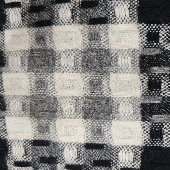 Burberry cashmere & Merino wool black and ivory oversized scarf - Picture 2 of 5